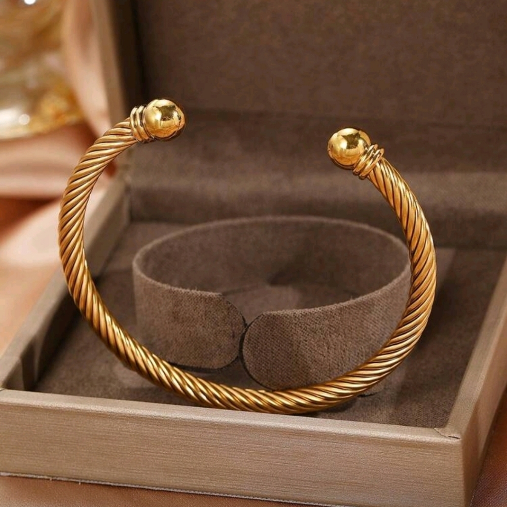 #16 Minimalist Elegant Stainless Steel Textured Bangle, Gold Or Silver - Picture 4 of 5